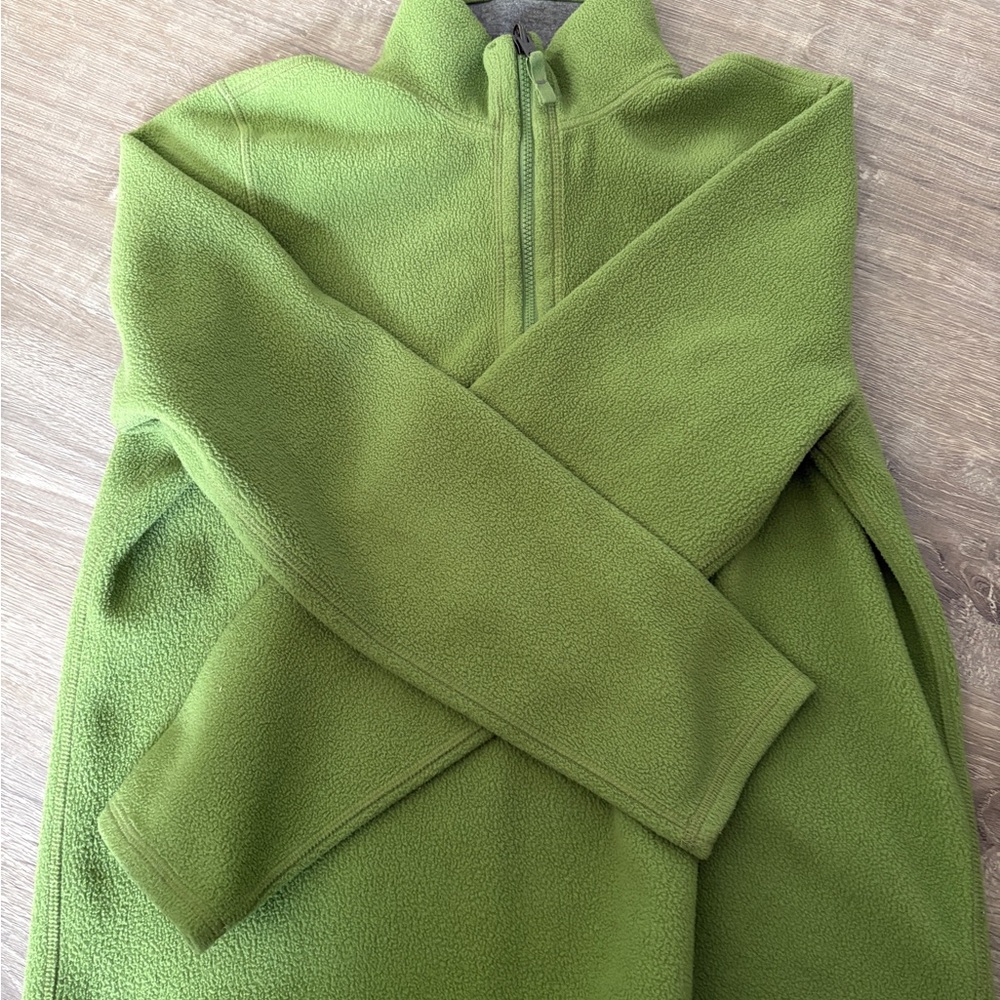 Eddie Bauer Green Zip Up Sweater with Sporty Style